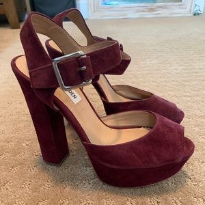 RED VELVET STEVE MADDENS